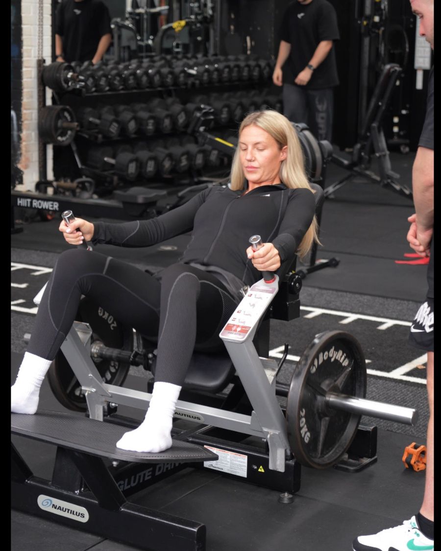 Client training on leg press machine